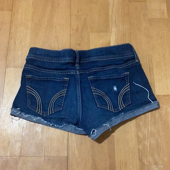Size 3, Waist 26 Hollister Short-Short Low Rise Shorts. Dark Blue Wash. - Picture 2 of 2